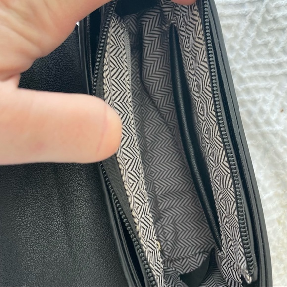 Chic Leather Purse - Picture 9 of 10